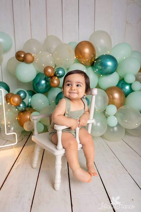 baby bebe brasília brasilia df distrito federal book fotografo fotógrafa fotografa acompanhamento fotografia 12 meses trimestral 1 ano melhor leticia franco letícia lua nova art arte foto smash the cake ensaio com bolo esmagando menino'