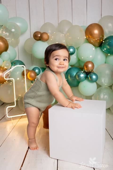 baby bebe brasília brasilia df distrito federal book fotografo fotógrafa fotografa acompanhamento fotografia 12 meses trimestral 1 ano melhor leticia franco letícia lua nova art arte foto smash the cake ensaio com bolo esmagando menino'