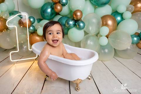 baby bebe brasília brasilia df distrito federal book fotografo fotógrafa fotografa acompanhamento fotografia 12 meses trimestral 1 ano melhor leticia franco letícia lua nova art arte foto smash the cake ensaio com bolo esmagando menino'