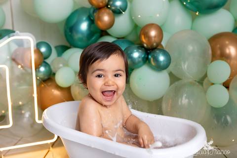 baby bebe brasília brasilia df distrito federal book fotografo fotógrafa fotografa acompanhamento fotografia 12 meses trimestral 1 ano melhor leticia franco letícia lua nova art arte foto smash the cake ensaio com bolo esmagando menino'