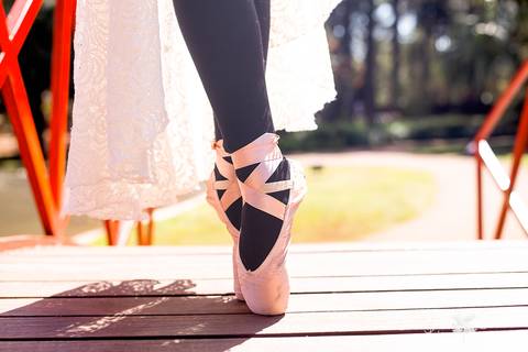 adolescente bailarina no jardim botanico de brasilia com roupa preta df balé ballet sapatilha de ponta'