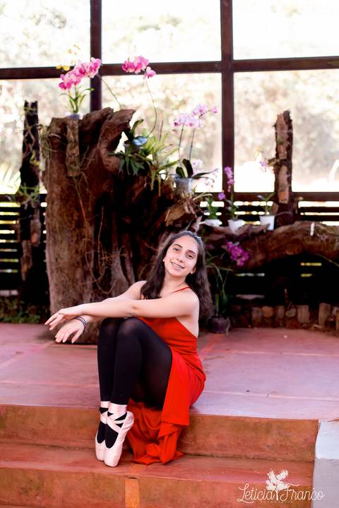 adolescente bailarina no jardim botanico de brasilia com roupa preta df balé ballet sapatilha de ponta'