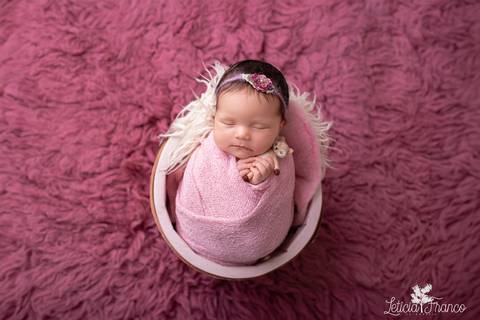 bebê recém nascido newborn brasilia fotografa fotografo fotógrafa brasília df distrito federal baby bebe reborn book melhor leticia franco letícia lua nova art arte foto wrap enrolado 
'