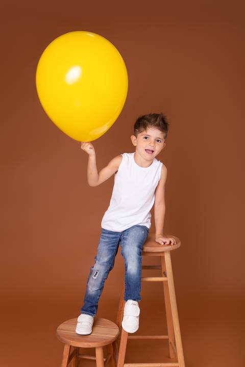 dia dos pais pai de um casal de crianças fundo marrom brasilia jardim botanico lago sul df familia'