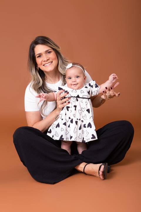 dia dos pais pai de um casal de crianças fundo marrom brasilia jardim botanico lago sul df familia'