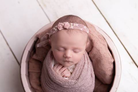 bebê recém nascido newborn brasilia fotografa fotografo fotógrafa brasília df distrito federal baby bebe reborn book melhor leticia franco letícia wrap enrolado 
clexane trombofilia bebe arco iris'