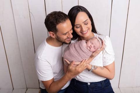 bebê recém nascido newborn brasilia fotografa fotografo fotógrafa brasília df distrito federal baby bebe reborn book melhor leticia franco letícia wrap enrolado 
clexane trombofilia bebe arco iris'