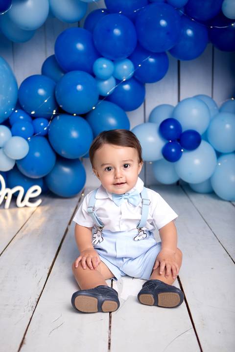 baby bebe brasília brasilia df distrito federal book fotografo fotógrafa fotografa acompanhamento fotografia 12 meses trimestral 1 ano melhor leticia franco letícia lua nova art arte foto smash the cake ensaio com bolo esmagando menino'