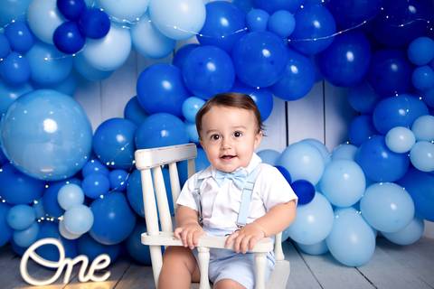 baby bebe brasília brasilia df distrito federal book fotografo fotógrafa fotografa acompanhamento fotografia 12 meses trimestral 1 ano melhor leticia franco letícia lua nova art arte foto smash the cake ensaio com bolo esmagando menino'