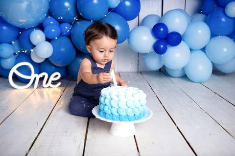 baby bebe brasília brasilia df distrito federal book fotografo fotógrafa fotografa acompanhamento fotografia 12 meses trimestral 1 ano melhor leticia franco letícia lua nova art arte foto smash the cake ensaio com bolo esmagando menino'