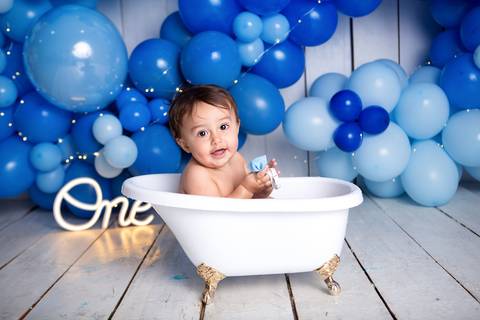 baby bebe brasília brasilia df distrito federal book fotografo fotógrafa fotografa acompanhamento fotografia 12 meses trimestral 1 ano melhor leticia franco letícia lua nova art arte foto smash the cake ensaio com bolo esmagando menino splash'