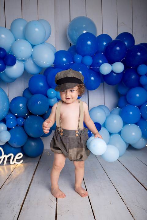 acompanhamento fotografia 17 meses trimestral 1 ano melhor leticia franco letícia smash the cake ensaio com bolo esmagando harley moto balões azul azuis'