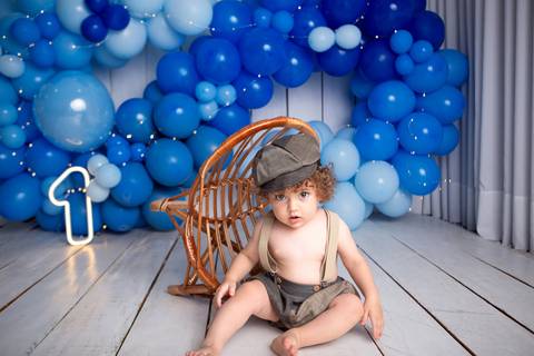 acompanhamento fotografia 17 meses trimestral 1 ano melhor leticia franco letícia smash the cake ensaio com bolo esmagando harley moto balões azul azuis'