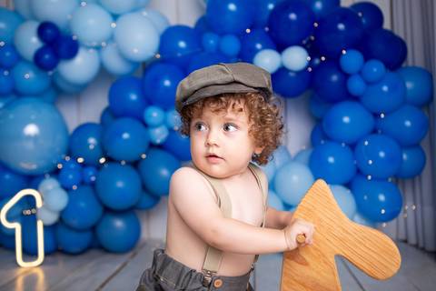 acompanhamento fotografia 17 meses trimestral 1 ano melhor leticia franco letícia smash the cake ensaio com bolo esmagando harley moto balões azul azuis'