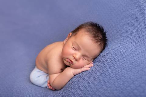 bebê recém nascido newborn brasilia fotografa fotografo fotógrafa brasília df distrito federal baby bebe reborn book melhor leticia franco letícia lua nova art arte foto wrap enrolado '