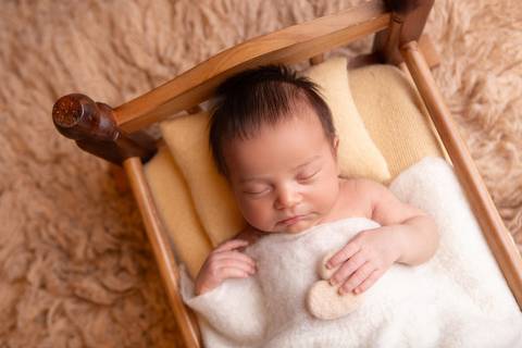 bebê recém nascido newborn brasilia fotografa fotografo fotógrafa brasília df distrito federal baby bebe reborn book melhor leticia franco letícia lua nova art arte foto wrap enrolado '