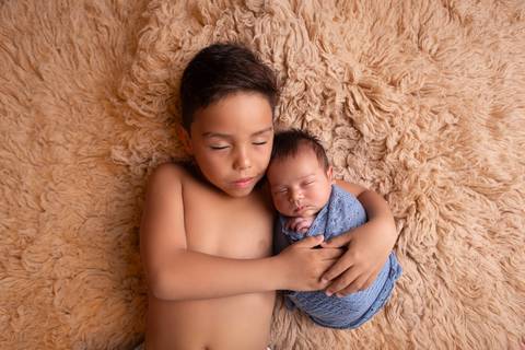 bebê recém nascido newborn brasilia fotografa fotografo fotógrafa brasília df distrito federal baby bebe reborn book melhor leticia franco letícia lua nova art arte foto wrap enrolado '