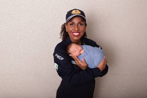 bebê recém nascido newborn brasilia fotografa fotografo fotógrafa brasília df distrito federal baby bebe reborn book melhor leticia franco letícia lua nova art arte foto wrap enrolado '