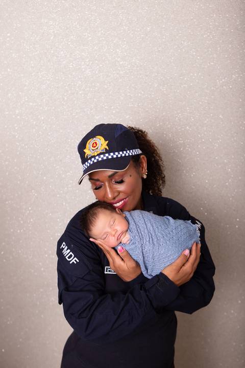 bebê recém nascido newborn brasilia fotografa fotografo fotógrafa brasília df distrito federal baby bebe reborn book melhor leticia franco letícia lua nova art arte foto wrap enrolado '