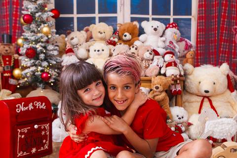 ensaio de natal bebê touca de papai noel 2019 brasilia df registrado pela fotógrafa letícia franco casa do papai noel sala arvore guirlanda roupa de papai noel
'