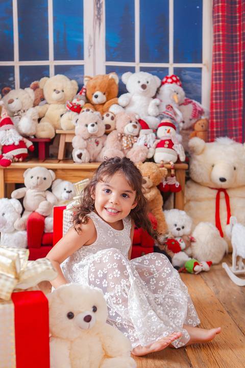 ensaio de natal bebê touca de papai noel 2019 brasilia df registrado pela fotógrafa letícia franco casa do papai noel sala arvore guirlanda roupa de papai noel
'