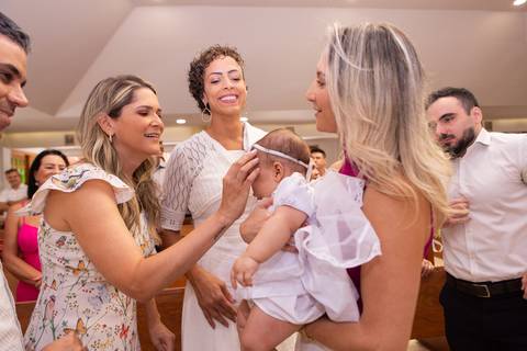 batizado brasilia df paroquia sao joão paulo ii águas claras batismo benção irmãos bebe criança distrito federal book fotografo fotografa fotografia leticia franco'
