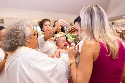 batizado brasilia df paroquia sao joão paulo ii águas claras batismo benção irmãos bebe criança distrito federal book fotografo fotografa fotografia leticia franco'