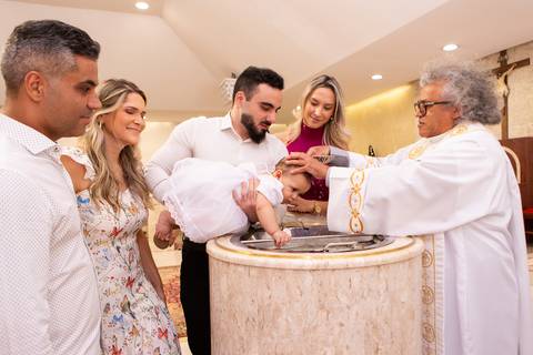 batizado brasilia df paroquia sao joão paulo ii águas claras batismo benção irmãos bebe criança distrito federal book fotografo fotografa fotografia leticia franco'