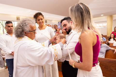 batizado brasilia df paroquia sao joão paulo ii águas claras batismo benção irmãos bebe criança distrito federal book fotografo fotografa fotografia leticia franco'