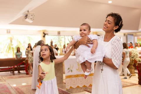 batizado brasilia df paroquia sao joão paulo ii águas claras batismo benção irmãos bebe criança distrito federal book fotografo fotografa fotografia leticia franco'