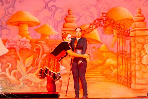 Paula nobrega bailarinas fotografadas pela fotografa Letícia Franco no teatro royal tulip em Brasília DF espetáculo alice no pais das maravilhas ballet bale'