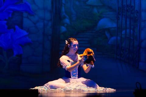 Paula nobrega bailarinas fotografadas pela fotografa Letícia Franco no teatro royal tulip em Brasília DF espetáculo alice no pais das maravilhas ballet bale'