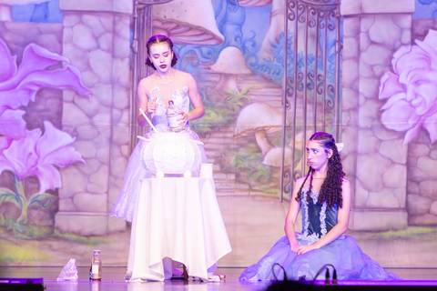 Paula nobrega bailarinas fotografadas pela fotografa Letícia Franco no teatro royal tulip em Brasília DF espetáculo alice no pais das maravilhas ballet bale'