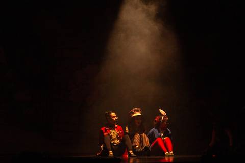 Paula nobrega bailarinas fotografadas pela fotografa Letícia Franco no teatro royal tulip em Brasília DF espetáculo alice no pais das maravilhas ballet bale'