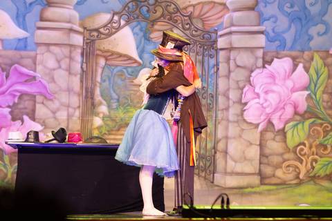 Paula nobrega bailarinas fotografadas pela fotografa Letícia Franco no teatro royal tulip em Brasília DF espetáculo alice no pais das maravilhas ballet bale'