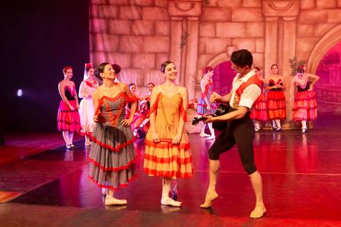 Paula nobrega centro de dança do df bailarinas fotografadas pela fotografa Letícia Franco no teatro plinio marcos em Brasília DF espetáculo dom quixote ballet bale'