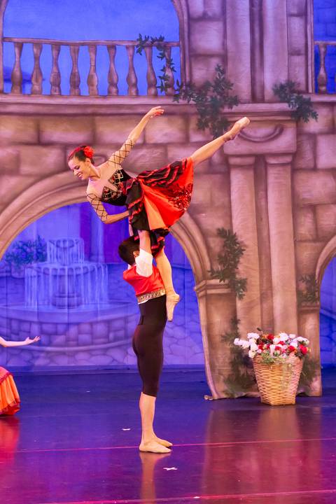 Paula nobrega centro de dança do df bailarinas fotografadas pela fotografa Letícia Franco no teatro plinio marcos em Brasília DF espetáculo dom quixote ballet bale'