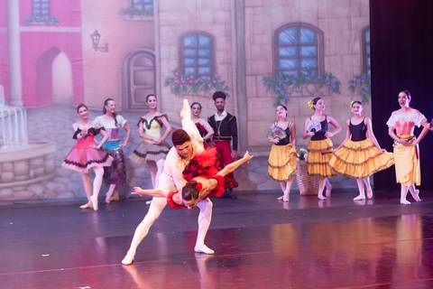 Paula nobrega centro de dança do df bailarinas fotografadas pela fotografa Letícia Franco no teatro plinio marcos em Brasília DF espetáculo dom quixote ballet bale'