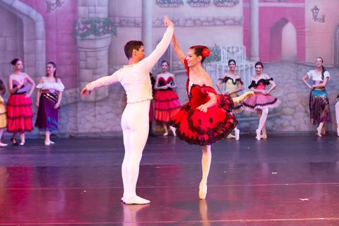 Paula nobrega centro de dança do df bailarinas fotografadas pela fotografa Letícia Franco no teatro plinio marcos em Brasília DF espetáculo dom quixote ballet bale'