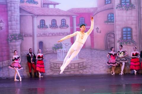 Paula nobrega centro de dança do df bailarinas fotografadas pela fotografa Letícia Franco no teatro plinio marcos em Brasília DF espetáculo dom quixote ballet bale'