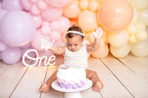 baby bebe brasília brasilia df distrito federal book fotografo fotógrafa fotografa acompanhamento fotografia 12 meses trimestral 1 ano melhor leticia franco letícia smash the cake ensaio com bolo esmagando splash candy colors'