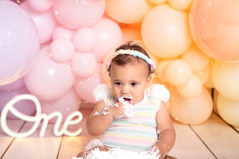 baby bebe brasília brasilia df distrito federal book fotografo fotógrafa fotografa acompanhamento fotografia 12 meses trimestral 1 ano melhor leticia franco letícia smash the cake ensaio com bolo esmagando splash candy colors'