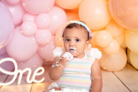 baby bebe brasília brasilia df distrito federal book fotografo fotógrafa fotografa acompanhamento fotografia 12 meses trimestral 1 ano melhor leticia franco letícia smash the cake ensaio com bolo esmagando splash candy colors'