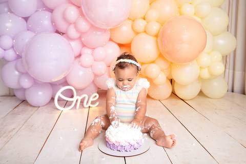 baby bebe brasília brasilia df distrito federal book fotografo fotógrafa fotografa acompanhamento fotografia 12 meses trimestral 1 ano melhor leticia franco letícia smash the cake ensaio com bolo esmagando splash candy colors'