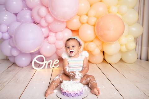 baby bebe brasília brasilia df distrito federal book fotografo fotógrafa fotografa acompanhamento fotografia 12 meses trimestral 1 ano melhor leticia franco letícia smash the cake ensaio com bolo esmagando splash candy colors'