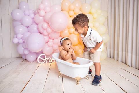 baby bebe brasília brasilia df distrito federal book fotografo fotógrafa fotografa acompanhamento fotografia 12 meses trimestral 1 ano melhor leticia franco letícia smash the cake ensaio com bolo esmagando splash candy colors'