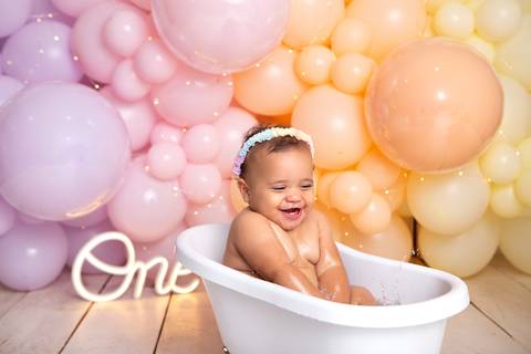 baby bebe brasília brasilia df distrito federal book fotografo fotógrafa fotografa acompanhamento fotografia 12 meses trimestral 1 ano melhor leticia franco letícia smash the cake ensaio com bolo esmagando splash candy colors'