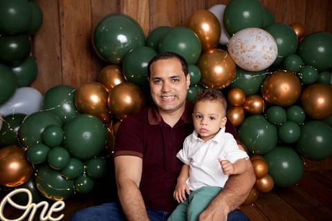 baby bebe brasília brasilia df distrito federal book fotografo fotógrafa fotografa acompanhamento fotografia 12 meses trimestral 1 ano melhor leticia franco letícia smash the cake ensaio com bolo esmagando verde e dourado'