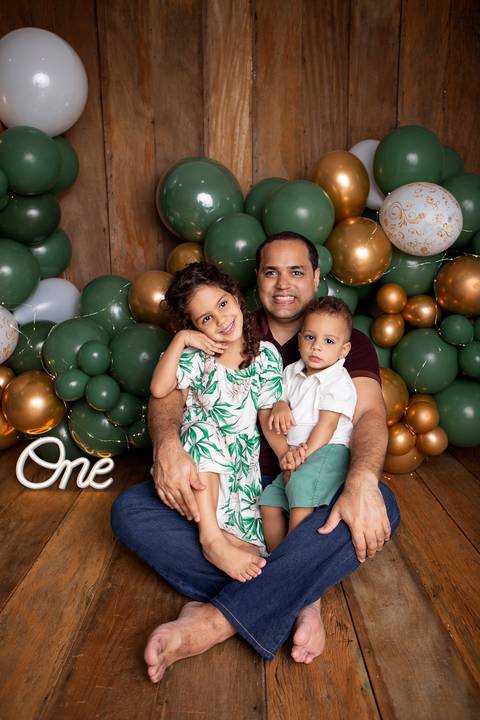 baby bebe brasília brasilia df distrito federal book fotografo fotógrafa fotografa acompanhamento fotografia 12 meses trimestral 1 ano melhor leticia franco letícia smash the cake ensaio com bolo esmagando verde e dourado'