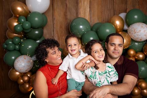 baby bebe brasília brasilia df distrito federal book fotografo fotógrafa fotografa acompanhamento fotografia 12 meses trimestral 1 ano melhor leticia franco letícia smash the cake ensaio com bolo esmagando verde e dourado'